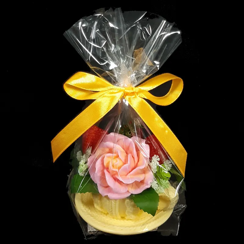 Šolja sa ružom i jagodom zuta