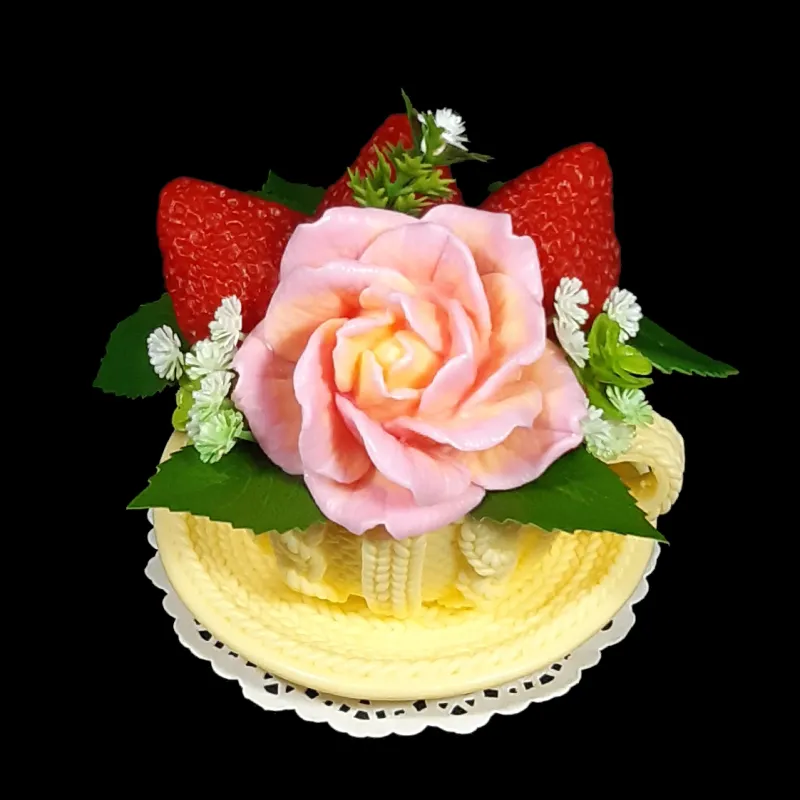 Šolja sa ružom i jagodom zuta