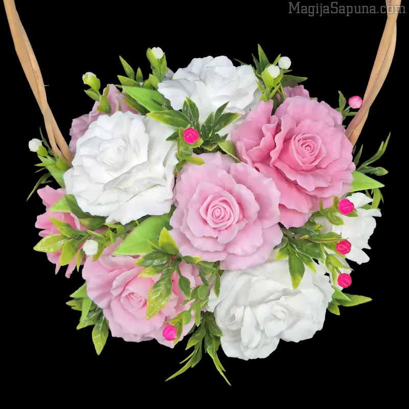 Buket od 11 nežnih ruža u pletenoj korpici