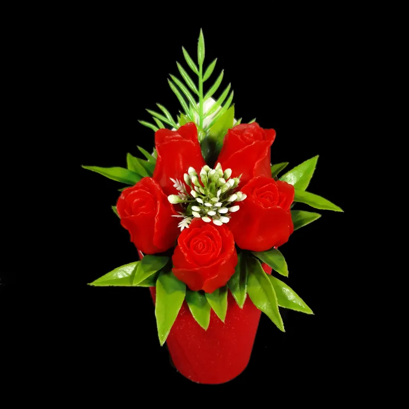 5 crvenih ruža u kartonskoj saksiji