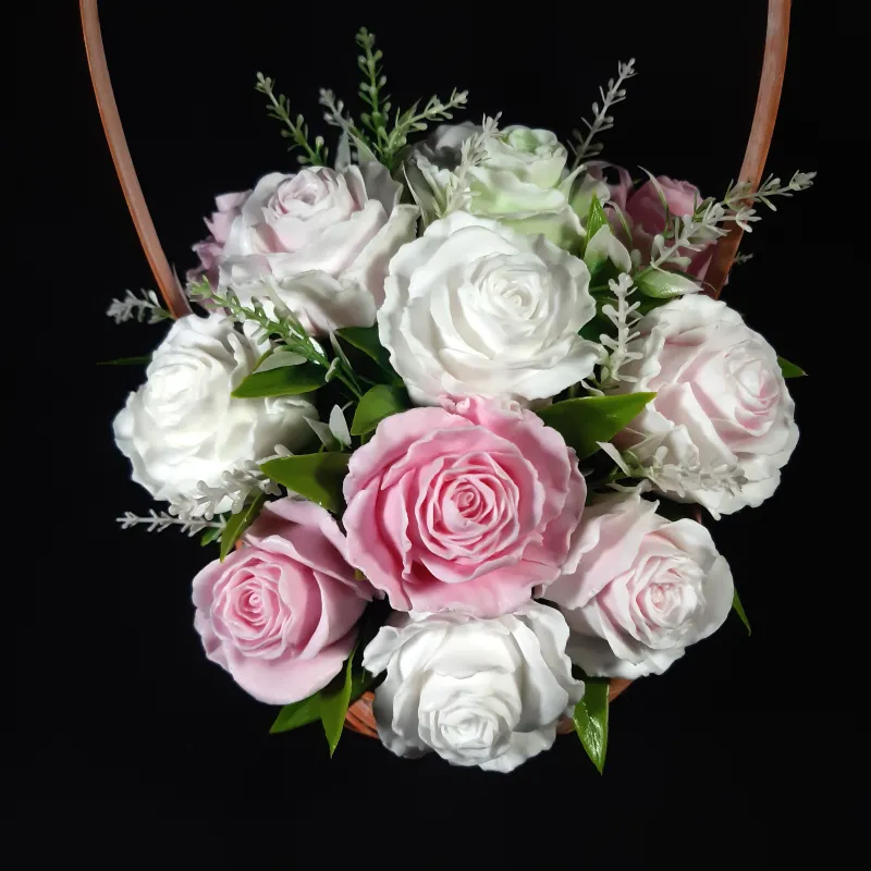 Aranžman od 15 ruža u elegantnoj korpi