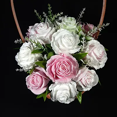 Aranžman od 15 ruža u elegantnoj korpi