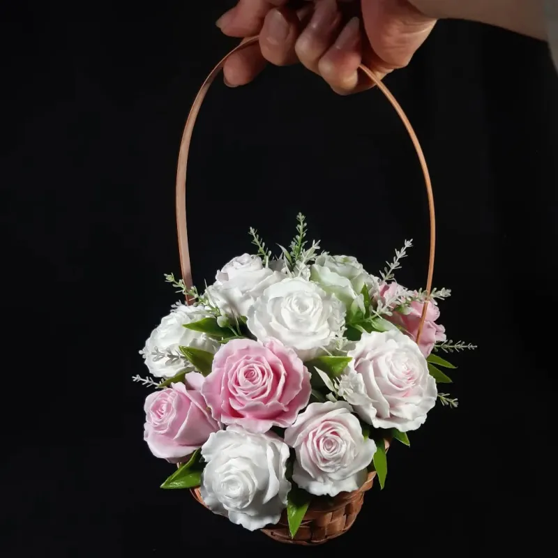 Aranžman od 15 ruža u elegantnoj korpi