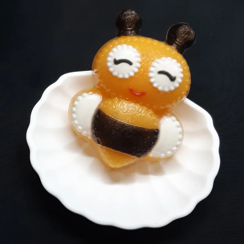 Set – enot i pčelica u crvenoj kutiji