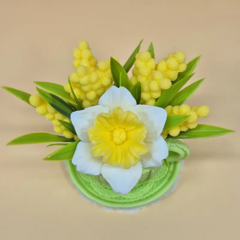 Zelena šolja od sapuna sa narcisom i mimozom