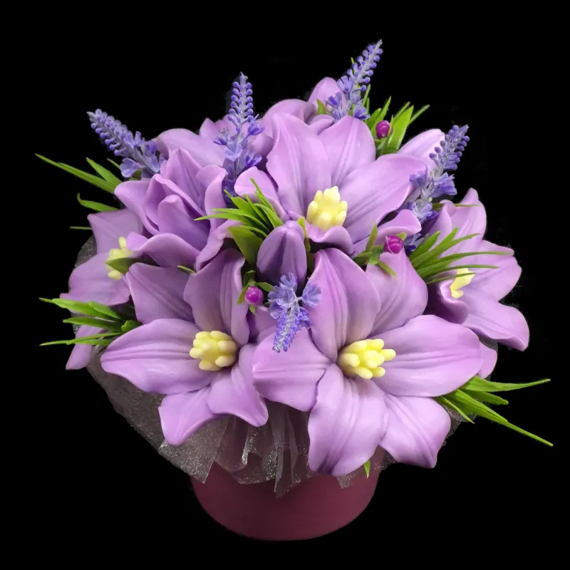 Lilo ljiljani od sapuna u keramičkoj saksiji 