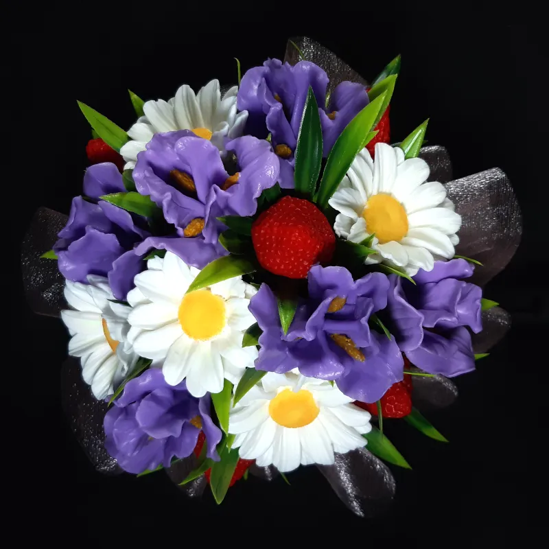 Irisi, rade i jagode od sapuna u keramičkoj saksiji