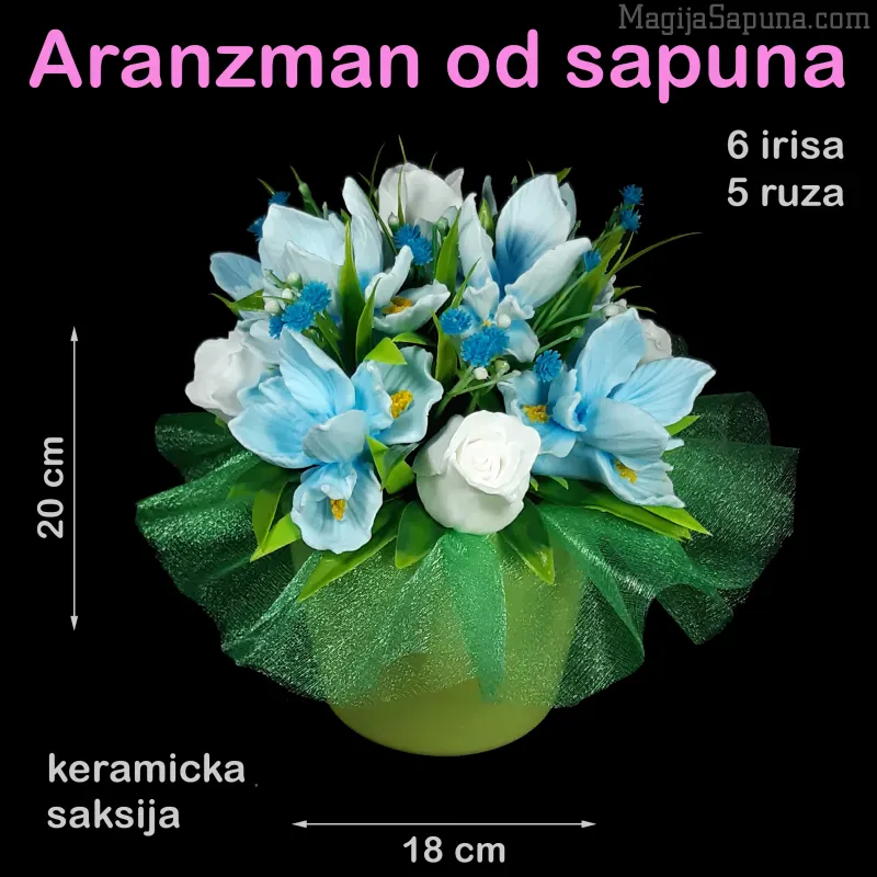 Plavi irisi i bele ruže u keramičkoj saksiji