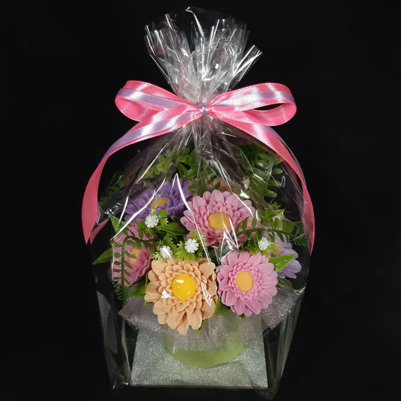 11 gerbera od sapuna u keramičkoj saksiji