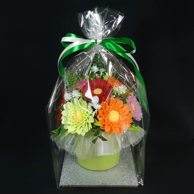 Sapunasti aranžman sa gerberima