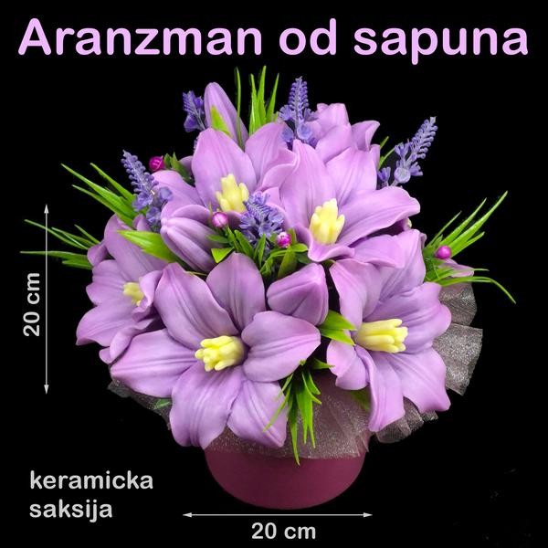 Lilo ljiljani od sapuna u keramičkoj saksiji
