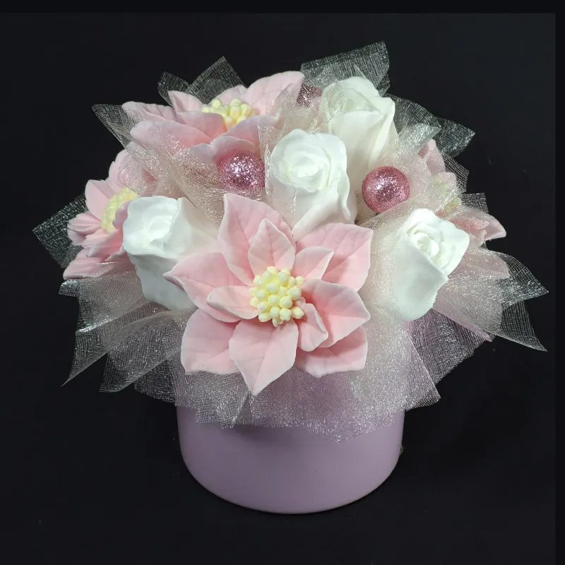 Božične zvezde i ruže – praznični sapunski aranžman