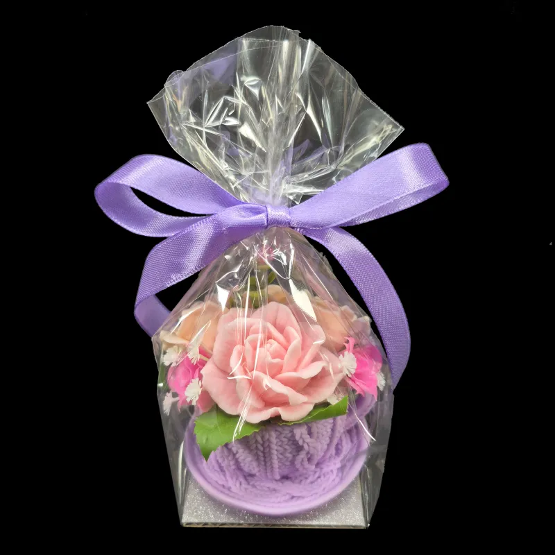 Ljubičasta šoljica sa ružama od sapuna