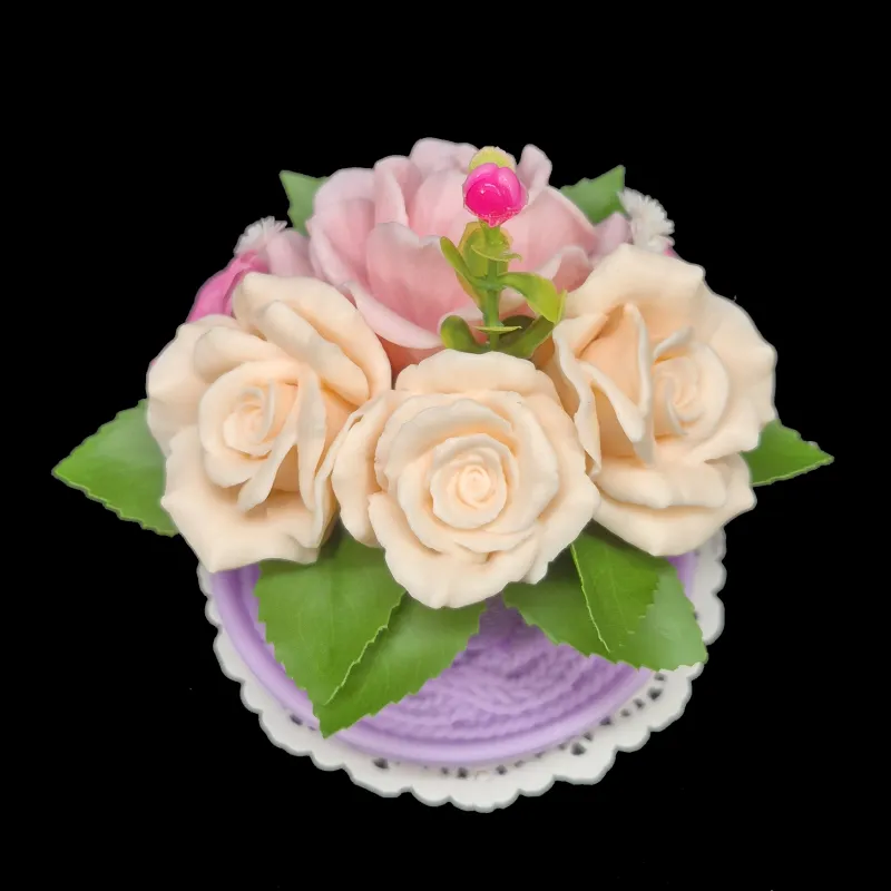 Ljubičasta šoljica sa ružama od sapuna