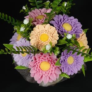 11 gerbera od sapuna u keramičkoj saksiji