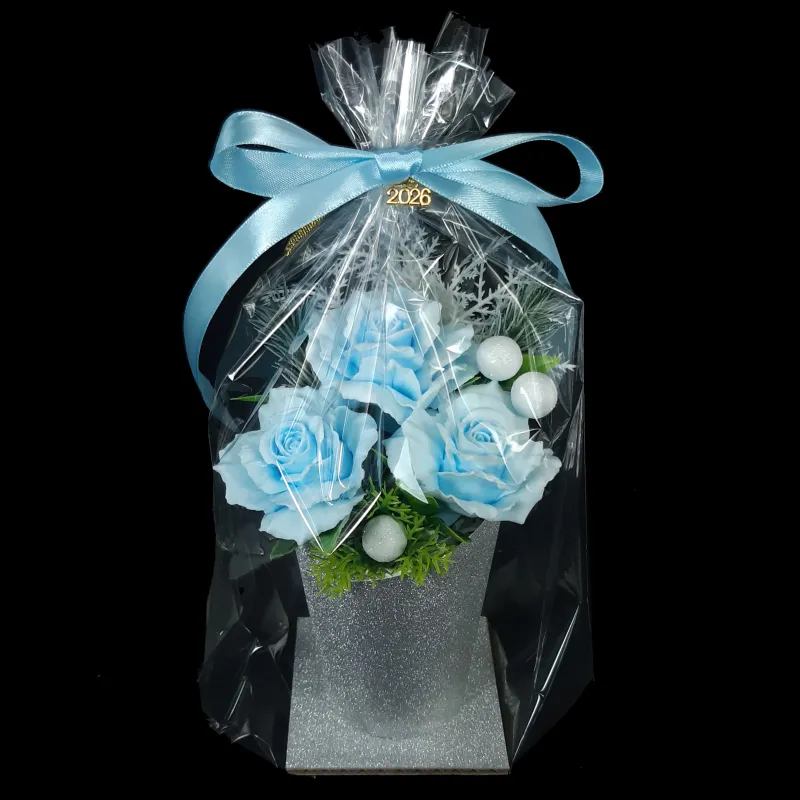 Novogodišnji aranžman – 3 nežne plave ruže