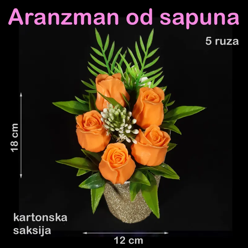 Pet narandžastih ruža u kartonskoj saksiji