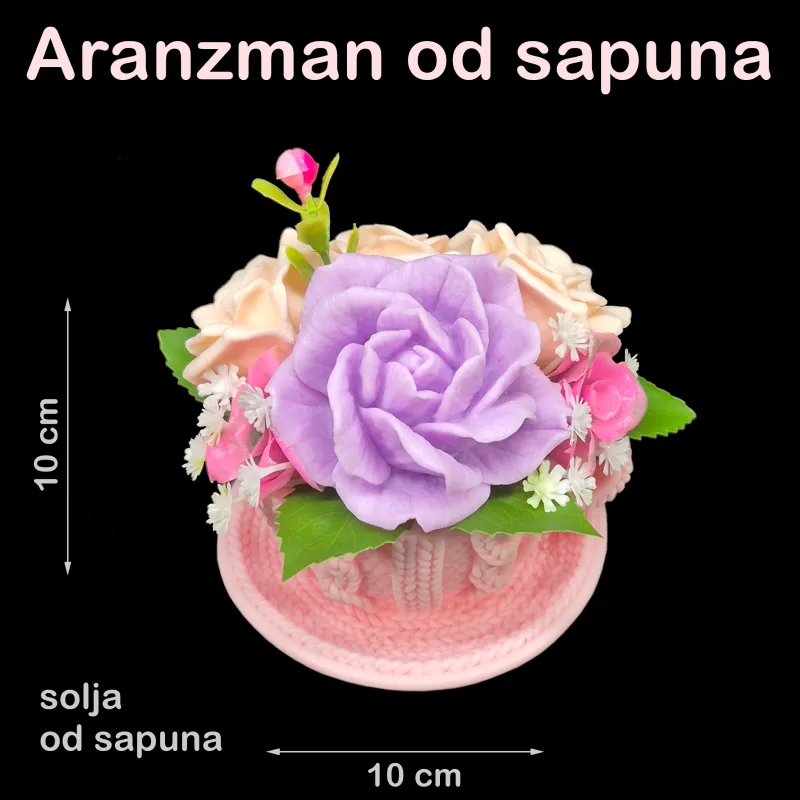 Roze šoljica sa ružama od sapuna