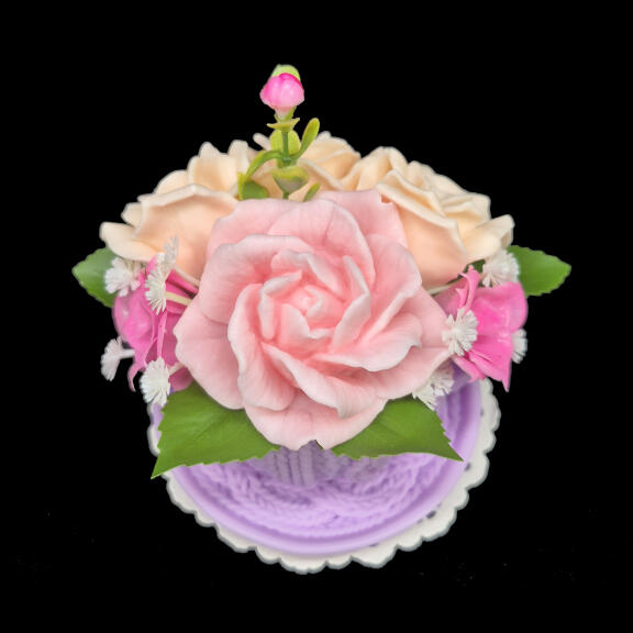 Ljubičasta šoljica sa ružama od sapuna