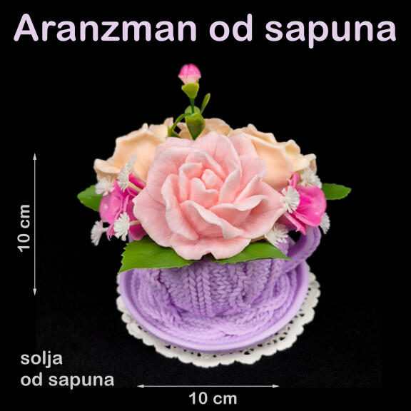 Ljubičasta šoljica sa ružama od sapuna