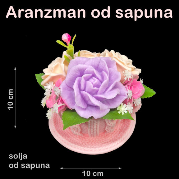 Roze šoljica sa ružama od sapuna