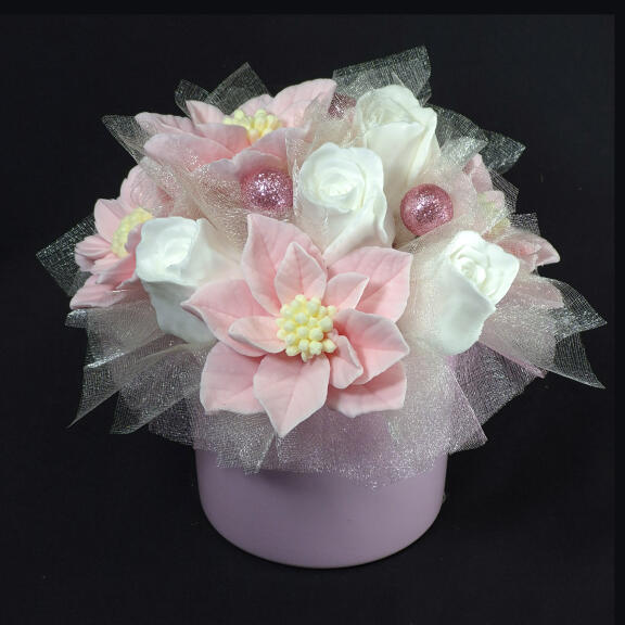 Božične zvezde i ruže – praznični sapunski aranžman